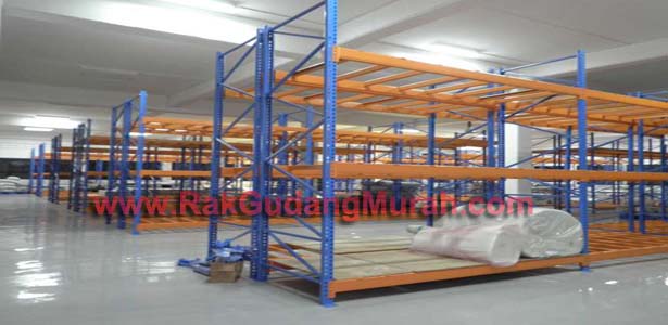 pallet racking-feature